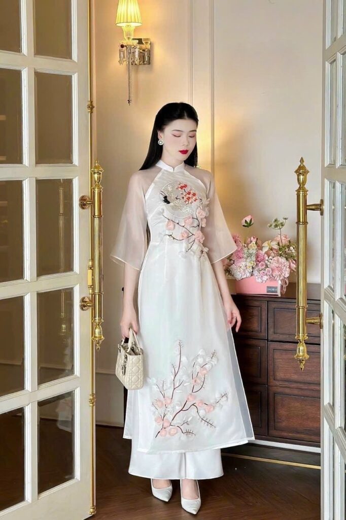 ao-dai-cach-tan-hoa-tiet-682x1024-1